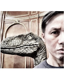 El actor @BD_WONG ya esta en Pinewood Studios dispuesto a interpretar nuevamente a Henry Wu en Jurassic World 2 y lo celebra subiendo esta foto a su instagram... y alguna noticia mas sobre lugares y fechas de rodaje SIN SPOILERS