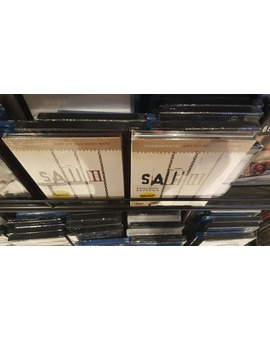 Saw 3. Diferencia de grosor entre la edición Blu Ray y la edición DVD (La DVD bastante mas gruesa)
