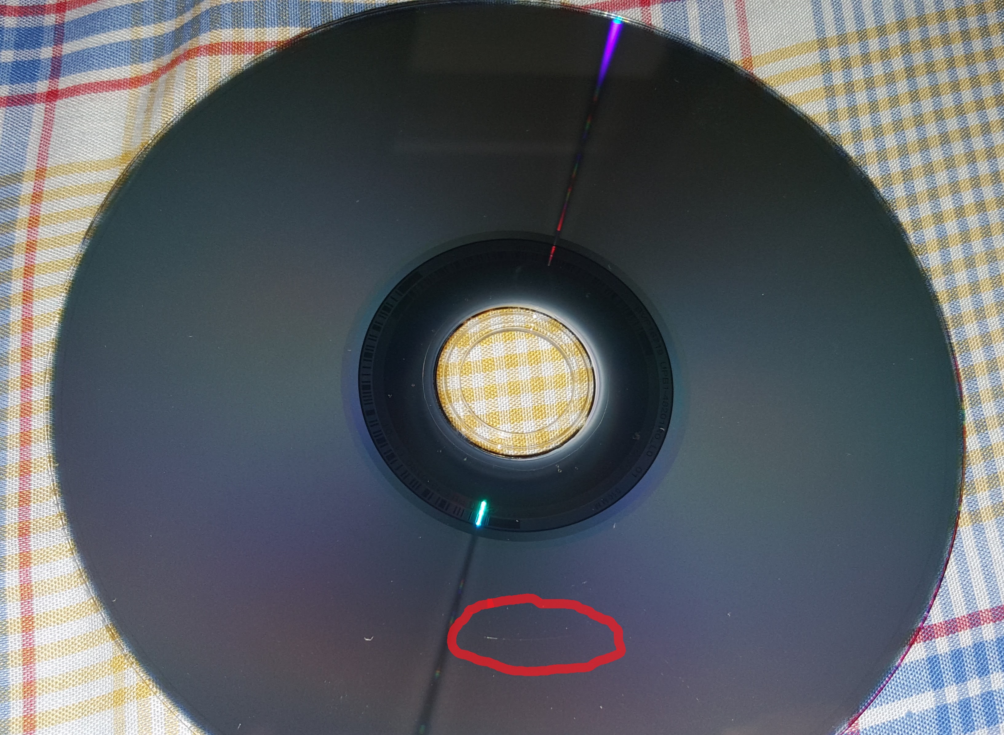 Puede un Blu Ray dar fallo al reproducirse por culpa de un micro arañazo como el se ve en foto?