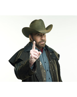 Chuck Norris sobrevive a dos infartos en una hora