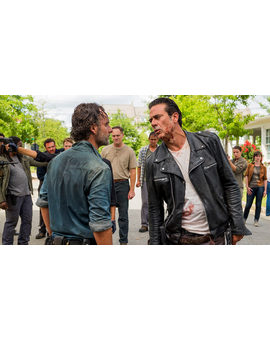 'The Walking Dead': La octava temporada será como "una película de Schwarzenegger contra Stallone"
