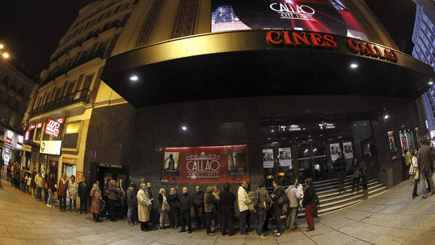 Multas de 6.000 euros si te quitan la hamburguesa: llevar comida al cine es legal