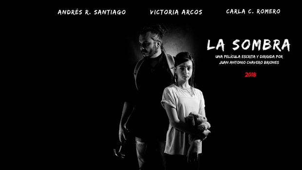 "La Sombra":  "Esto no va sobre la humanidad, va sobre nosotros" Ambiente post-apocalíptico en un mundo minimalista con una imagen desaturada.