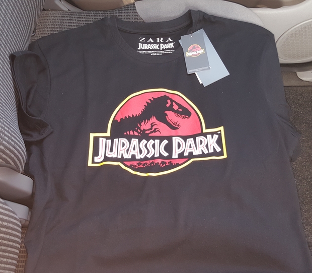 Camiseta Jurassic Park en color negro de Zara: Mi Compra 15-04-2018