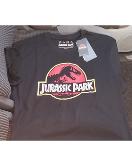 Camiseta Jurassic Park en color negro de Zara: Mi Compra 15-04-2018