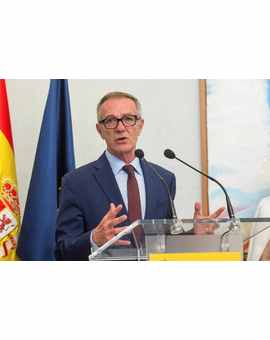 El ministro de Cultura pide que "volvamos al cine" tras la bajada del IVA