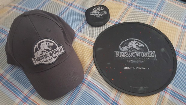 Regalo de gorra y frisbee de Jurassic World El Reino Caido del concurso de DIA