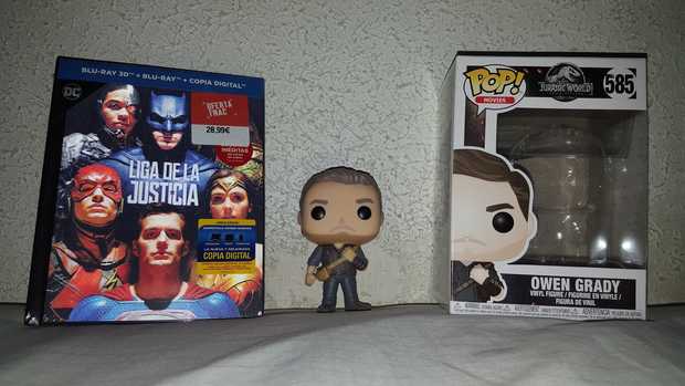 Liga de La Justicia Digibook + Owen Grady Funko Jurassic World: Mis Compras 10-08-2018
