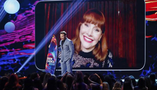 Chris Pratt y Bryce Dallas Howard, recibieron ambos el premio a Mejor Actor y Actriz de Verano por Jurassic World El Reino Caido en los Teen Choice Awards 2018 +  JP secretos de su Ford Explorer