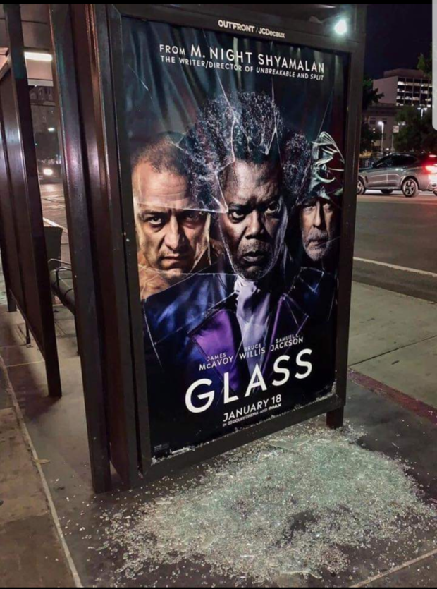 Glass: Sobran las palabras...
