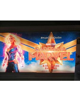 #MujerTeníaQueSer   - El polémico Slogan de los posters Españoles de Capitana Marvel