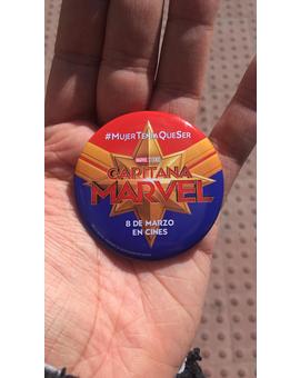Así es la chapa que están regalando de Capitana Marvel en cines Españoles... pero sólo a las chicas