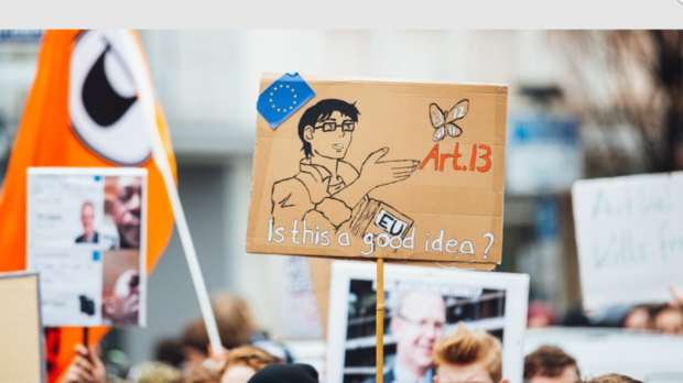 El Parlamento Europeo aprueba las normas sobre copyright en Internet incluyendo el artículo 13