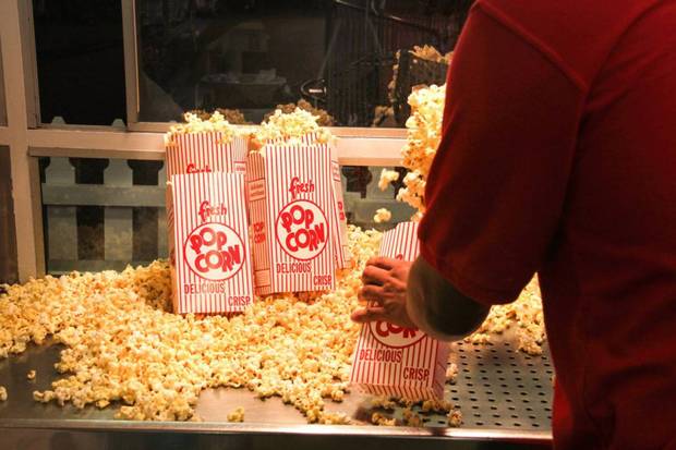 Multan con 3005 euros a un cine por no permitir acceder con comida y bebida
