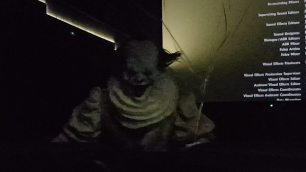 ¿Y si Pennywise entrase a tu sala de cine mientras ves IT Capitulo 2?.