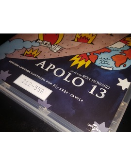Fotos y vídeo de "Apolo 13". Edición Limitada a 550 unidades de Fnac Ilustrada por Ricardo Cavolo.