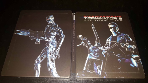 Fotos y Vídeo de "Terminator 2: El juicio final". Steelbook fosforescente Zavvi