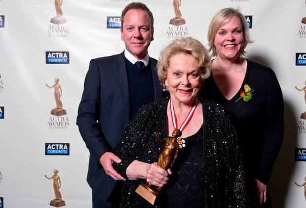Fallece la actriz Shirley Douglas, madre de  Kiefer Sutherland
