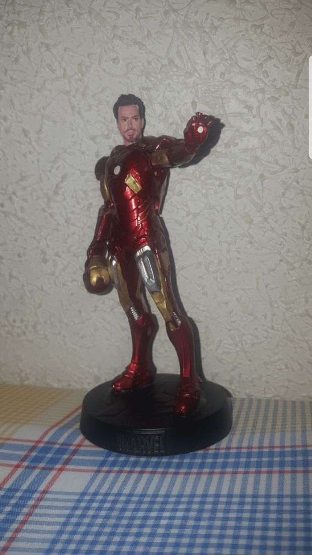 Acabo de dejar manco a Iron Man haciendo limpieza en la estantería. 