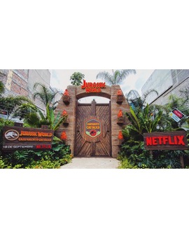 Netflix recrea las puertas de Jurassic World en CdMx, previo al estren Campamento Cretácico + Web