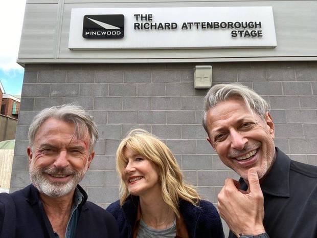 Foto de Sam Neill, Laura Dern y Jeff Goldblum desde el set de rodaje de Jurassic World Dominion