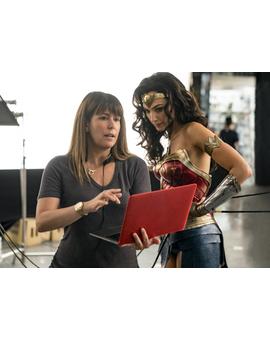 Patty Jenkins solo dirigiría Wonder Woman 3 "si tuviera un estreno en cines adecuado"