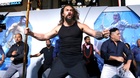 Jason-momoa-si-que-sabe-como-promocionar-bien-una-pelicula-xddd-c_s