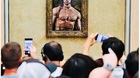 Sylvester-stallone-en-plan-meme-sustituye-a-la-mona-lisa-por-una-imagen-de-rambo-a-tope-de-musculos-c_s