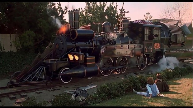 Un par de aficionados de Regreso al Futuro construyen una réplica a tamaño real del tren