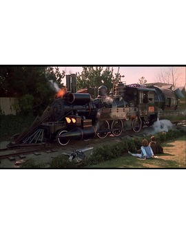 Un par de aficionados de Regreso al Futuro construyen una réplica a tamaño real del tren