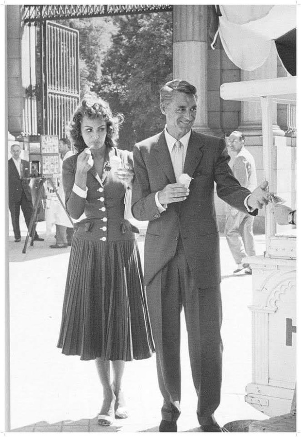 Puerta de la independencia del Parque del retiro. Año 1956. Rodaje Orgullo y Pasión. 