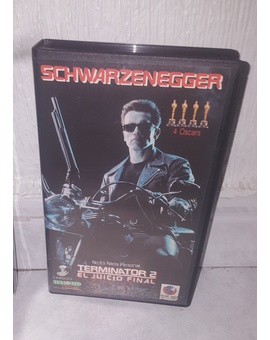 Esta joyita ha viajado en el tiempo para unirse a mi colección. Terminator 2 El Juicio Final en VHS