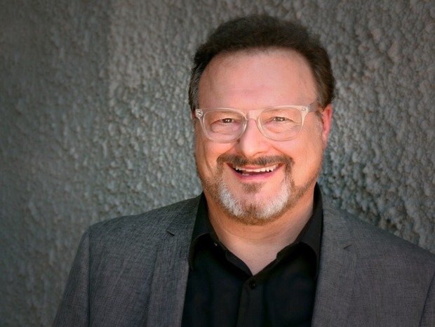 Wayne Knight cumplió ayer 66 años. ¿En qué peli os gusto más?.