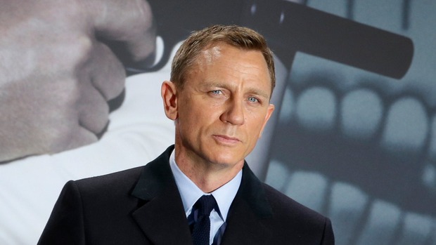 Daniel Craig dice que Bond debe ser interpretado por un hombre.