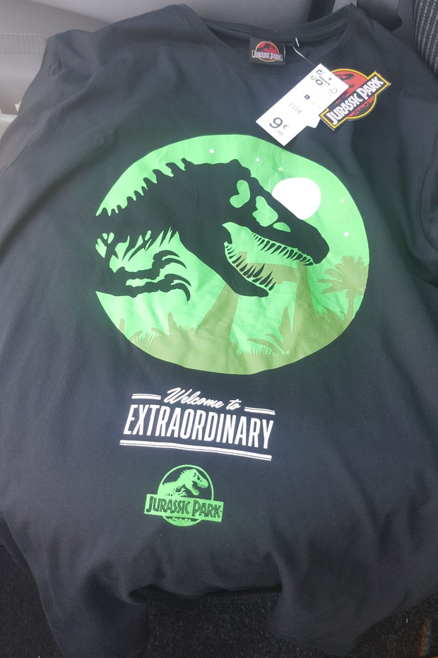 Camiseta de Jurassic Park en Carrefour. Mi Compra 11-05-2022.
