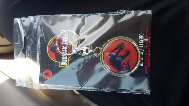 Viendo como esta el panorama toca coleccionar otro tipo de metal. Llavero Jurassic Park. Mi Compra 