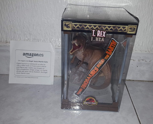 Regalazo de cumpleaños del amigo Angel Jesus Martin Soto. ¡Muchas gracias!. Figura Rex Jurassic Park