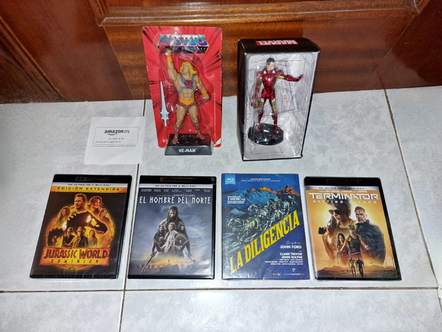 Jurassic World Dominion, El Hombre del Norte, La Diligencia, Terminator Destino Oscuro y figuras.