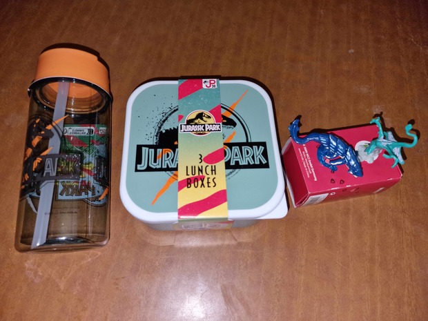 Botella y tartera Jurassic Park + Figuras Avatar: Adquisiciones y regalos.