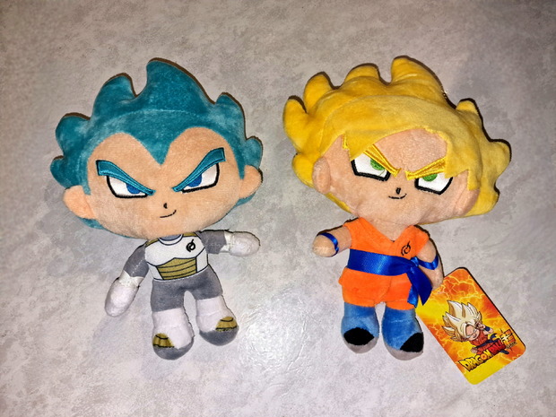 Vegeta y Goku. Peluches de Dragon Ball a 5 euros en C4. Mi Compra 18-10-2023.