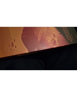Y por esto hay que desprecintar las ediciones nada más comprarlas...  (Dune).