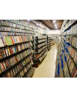 Adiós al último videoclub de Madrid: cierra Ficciones, la videoteca más antigua de la capital