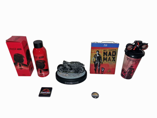 Terminator Salvation, Trilogía Mad Max, Vaso de Tron Ares, Botella de Star Wars e imánes de Jurassic