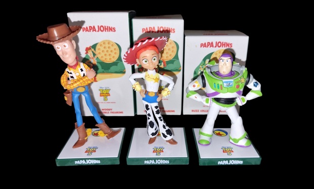 Figuras Toy Story 5 de Papa Johns.