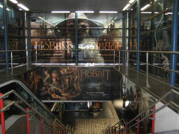 EL HOBBIT LA DESOLACION DE SMAUG: DECORACION ESTACION NUEVOS MINISTERIOS MADRID 3