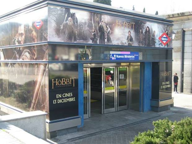 EL HOBBIT LA DESOLACION DE SMAUG: DECORACION ESTACION NUEVOS MINISTERIOS MADRID 9