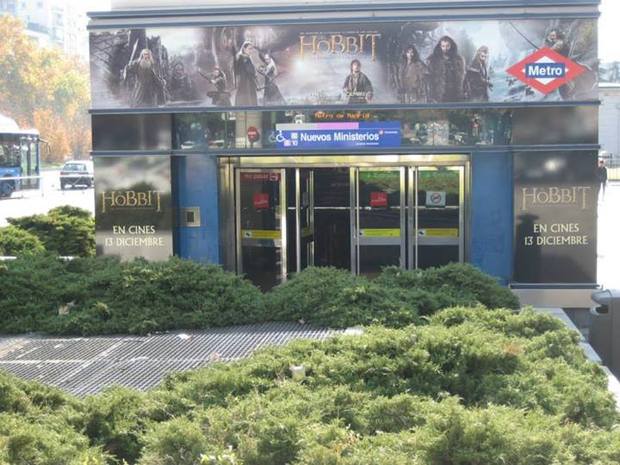 EL HOBBIT LA DESOLACION DE SMAUG: DECORACION ESTACION NUEVOS MINISTERIOS MADRID 12