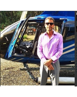 Este es el doble de @irrfan_k en las escenas de helicóptero (Irrfan interpretará a el dueño de #JurassicWorld ) 