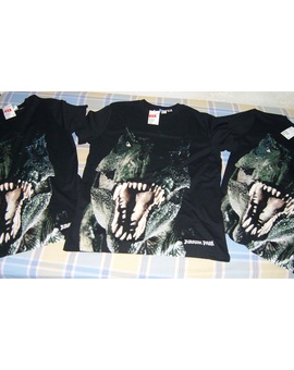 ¿Teneís alguna camiseta de Jurassic Park?. Yo el año pasado compre 3 de estas.