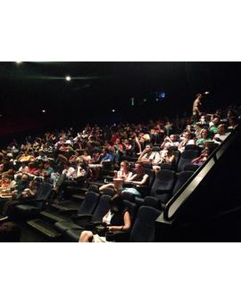 Foto de como estaba la sala en el preestreno de Transformers en Madrid 1/2